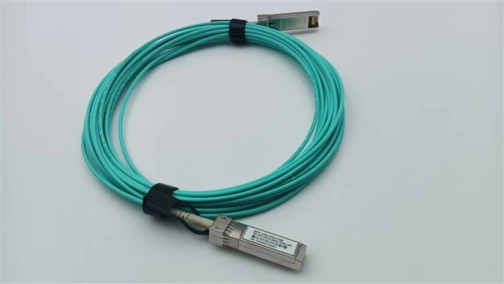 40G QSFP+ aktivni optički kabel (AOC)