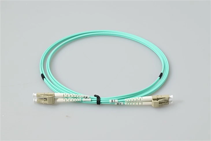 LC na LC OM3 50/125 višemodni dvostruki fiber patch kabel