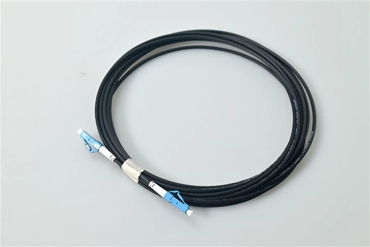 LC UPC Simplex crni jednomodni fiber patch kabel za -SFF veze visoke gustoće